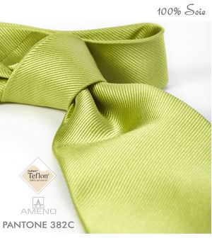 Cravate 100% Soie, Vert chartreuse, Doux au toucher, Traité anti taches, Largeur 7 cm.