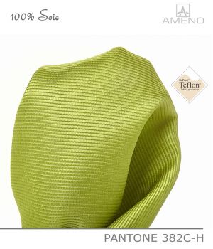Pochette de costume 100% Soie, Vert chartreuse, Doux au toucher, Carré 25 x 25 cm.