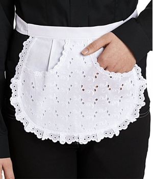 Tablier de service, Remarquable broderie de Madère