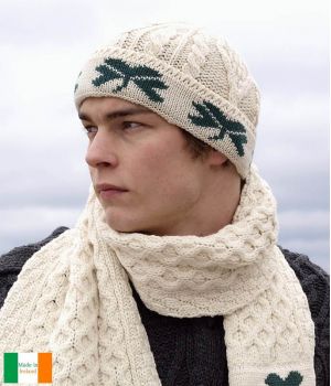 Magnifique Bonnet Irlandais, 100% Laine Merinos, Ecru avec Trèfle vert