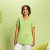 Blouse Médicale Vert clair portée avec Pantalon Blanc