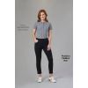 Polo Femme Gris chiné Porté avec Pantalon Noir